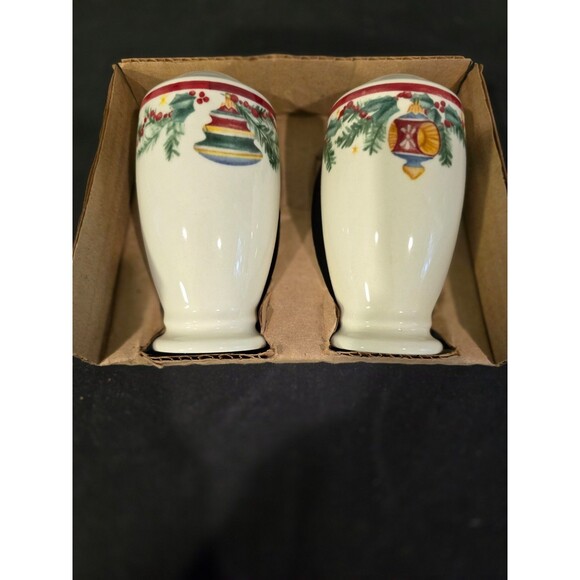 Pfaltzgraff Holiday Garland Christmas Salt & Pepper Shaker Set – With Box - Picture 2 of 6